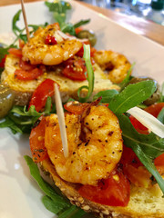 bruscetta with fresh prawns and ruccola salad
