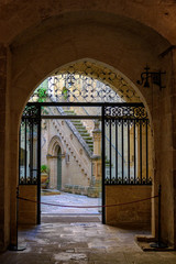 Fototapeta na wymiar Arch with the view on the courtyard