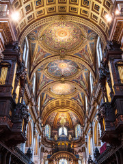 Fototapeta na wymiar ロンドン　セント・ポール大聖堂