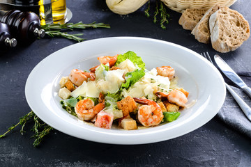 Fresh and healthy salad with shrimps