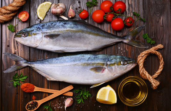  Fish yellowtail (Japanese amberjack) pices and vegetables