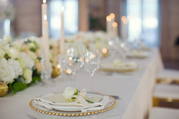 Beautiful table setting with white flowers