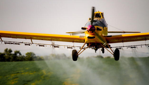 Spraying plane