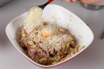 impasto di carne pane e uova
