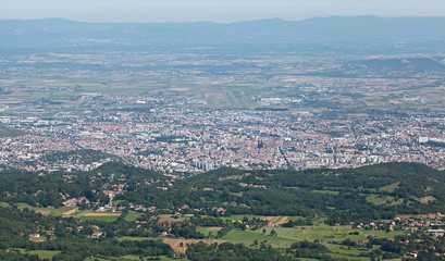 Ville de Clermont-Ferrand en vue aérienne