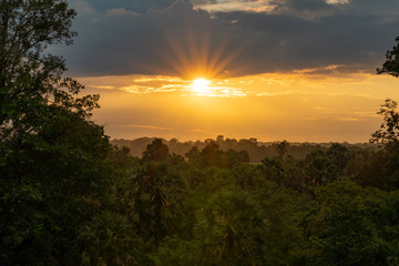 カンボジア  プレループ遺跡からみる夕日