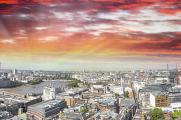 Obraz premium Amazing panoramic aerial view of London at sunset, United Kingdom