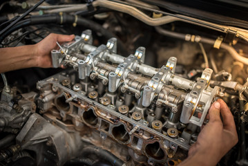 Engine valve car maintenance. A deposit on a piston, a large run a long service life