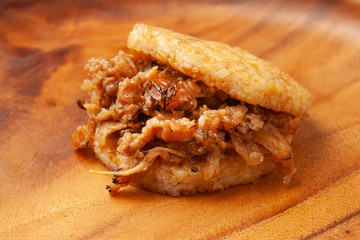 牛肉のライスバーガー