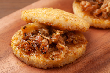 牛肉のライスバーガー