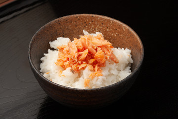 鮭フレークごはん