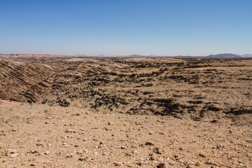 Fototapeta na wymiar Erlebnis für Selbstfahrer in Namibia: Karge, bergige Landschaft der Wüste Namib südlich von Swakopmund