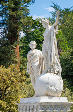 BELAGGIO, ITALY - MAY 10, 2015: The statue of Dante and Beatrice in gardens of Villa Melzi by Giovanni Battista Comolli (February 1775 &ndash; 1831).