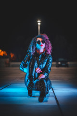 Obraz premium A young woman in a beautiful urban session