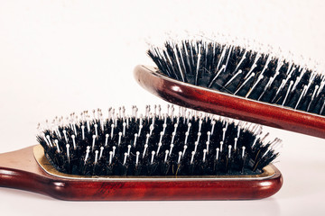 comb and scissors
