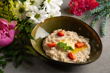 oatmeal with fruits in a green plate