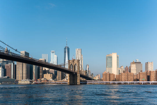 landscape picture of the city of new york and the brooklyn bridge