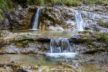 Obraz premium Wasserkaskaden am Scharnbach in Weissbach, Berchtesgaden