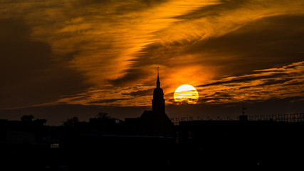 Obraz premium Sonnenaufgang mit Silhouette