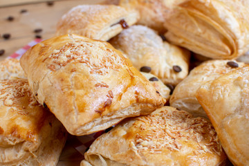  Arequipe, ham, cheese and sandwich puff pastry cakes
