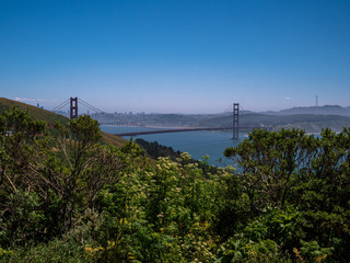 Fototapeta na wymiar View from the San Francisco Park to the Red Golden Gate Bridge