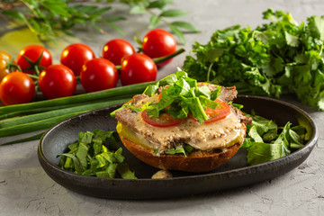 bruschetta with roast beef - baked veal tenderloin with salted cucumber, tomato, spinach and mustard sauce on a warm fried bun