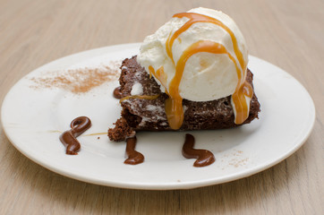 Brownie with ice cream and chocolate sauce