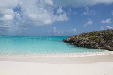 Fototapeta na wymiar tropical beach and sea, Great Exuma, Bahamas 