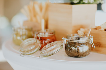 Petits pots de tapenade & autres gourmandises