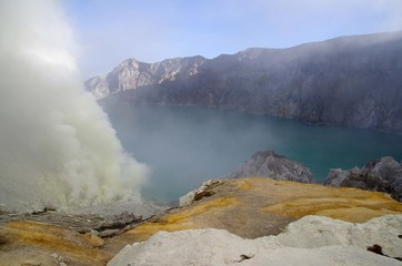 Fototapeta na wymiar Crater lake of the Kawah Ijen volcano on the Java island in Indonesia