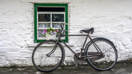 Fototapeta na wymiar Traditional Irish window and bicycle 