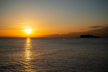 Fototapeta na wymiar 夕日と江の島