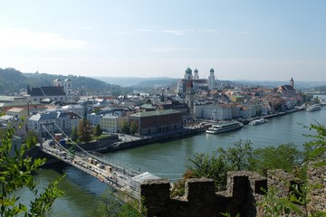 Blick auf Passau mit Donau, Dom und Rathaus