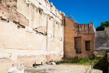 Obraz premium Ruins of the Hadrian Library at the center of the Athens city in Greece