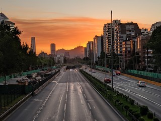 Fototapeta premium Miasto zachodu słońca