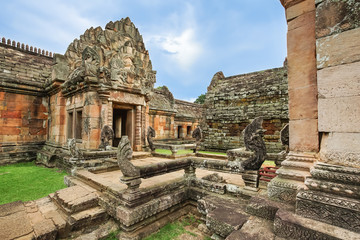 Fototapeta na wymiar Prasat Hin Phanom Rung (Phanom Rung Stone Castle)