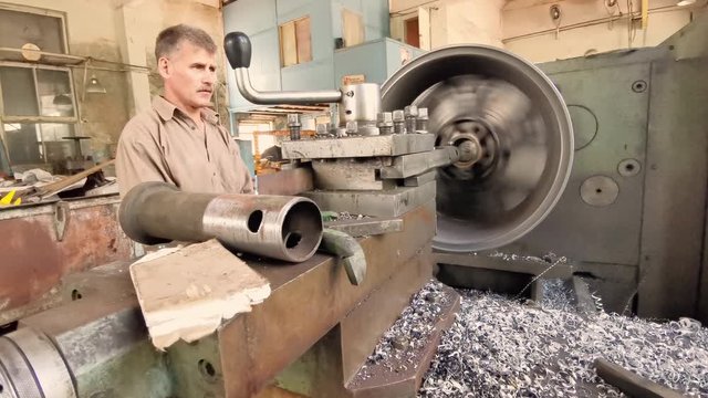 The Process Of Rotation Of The Alloy Wheel Rim