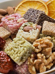 한국의 전통음식 강정과 한과, 견과와 말린 오렌지