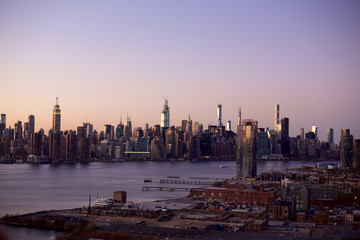 Fototapeta na wymiar East River & Manhattan am Abend