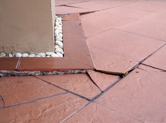 Problems of the construction of houses, collapse houses, soil collapsed, tiles broken damaged, floor split, color cracked