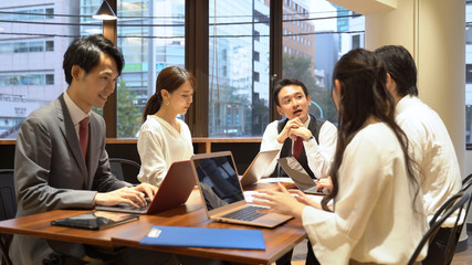 ビジネス　ミーティング