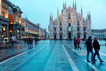 Obraz premium Majestic Milan Cathedral (Duomo di Milano) & Piazza del Duomo in evening light, Milan, Italy ~ Night view of Milan Cathedral & Vittorio Emanuele II Gallery at dusk with tourists walking in the square