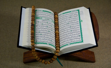 Obraz premium Muslims Holy Book Quran Majid on a wooden Quran Stand with a Tasbeeh Paternoster on it Surah Yaseen
