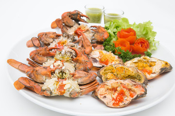 Boiled crab fresh and hot - delicious appetizer Steamed crabs and crab's spawn with seafood spicy sauce Thai seafood, steamed crab showing the delicious crab's eggs inside its shell.