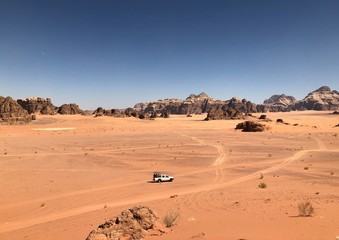 Fototapeta na wymiar off road tour in the Wadi Rum desert
