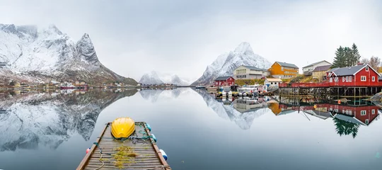 Muurstickers prachtige vissersplaats reine op de lofoten-eilanden, noorwegen © jon_chica