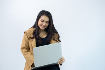 Naklejka premium Pregnant women playing laptop