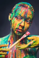 Fototapeten Junge Frau mit bunter Farbe bedeckt © Nejron Photo