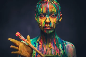 Foto op Plexiglas Jonge vrouw bedekt met een kleurrijke verf © Nejron Photo