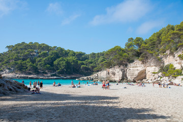 Fototapeta na wymiar Cala Mitjana, une des plus belle plage de Minorque, îles Baléares